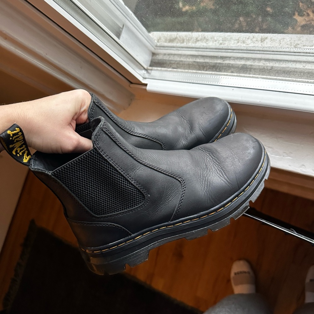 Dr. Martens 2976 Chelsea Boot Size 9 Women’s